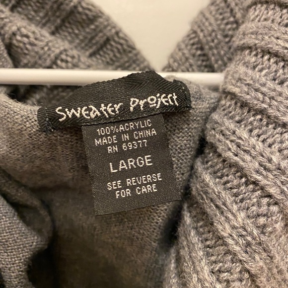 Cute sweater - Picture 2 of 2